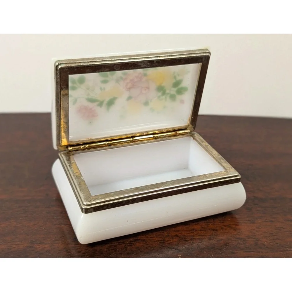 Vintage White Floral Trinket Jewelry Box Hinged Metal Trim Hong Kong 5in